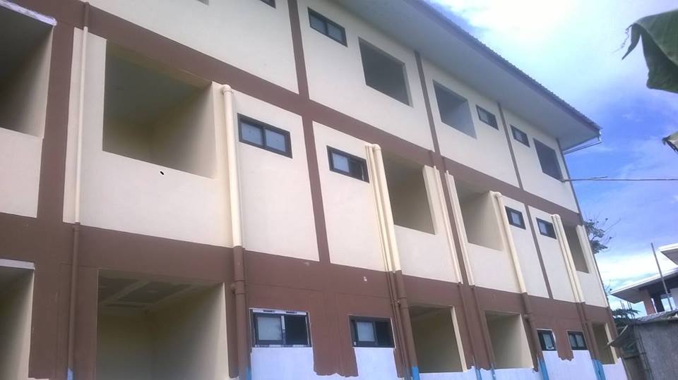 งานติดตั้งหน้าต่างบานเลื่อน  อลูมิเนียมสีชา กระจกชา  พร้อมมุ้งลวด หอพัก 3 ชั้น