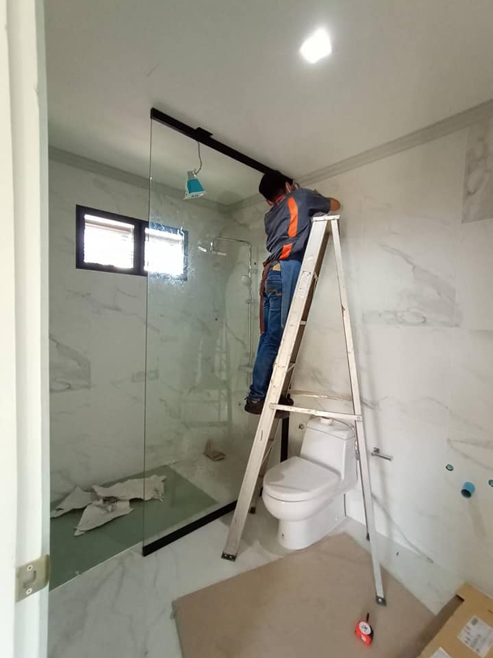 ผลงานติดตั้งกระจกเทมเปอร์ใส 10 มิล หมู่บ้านยุพิน