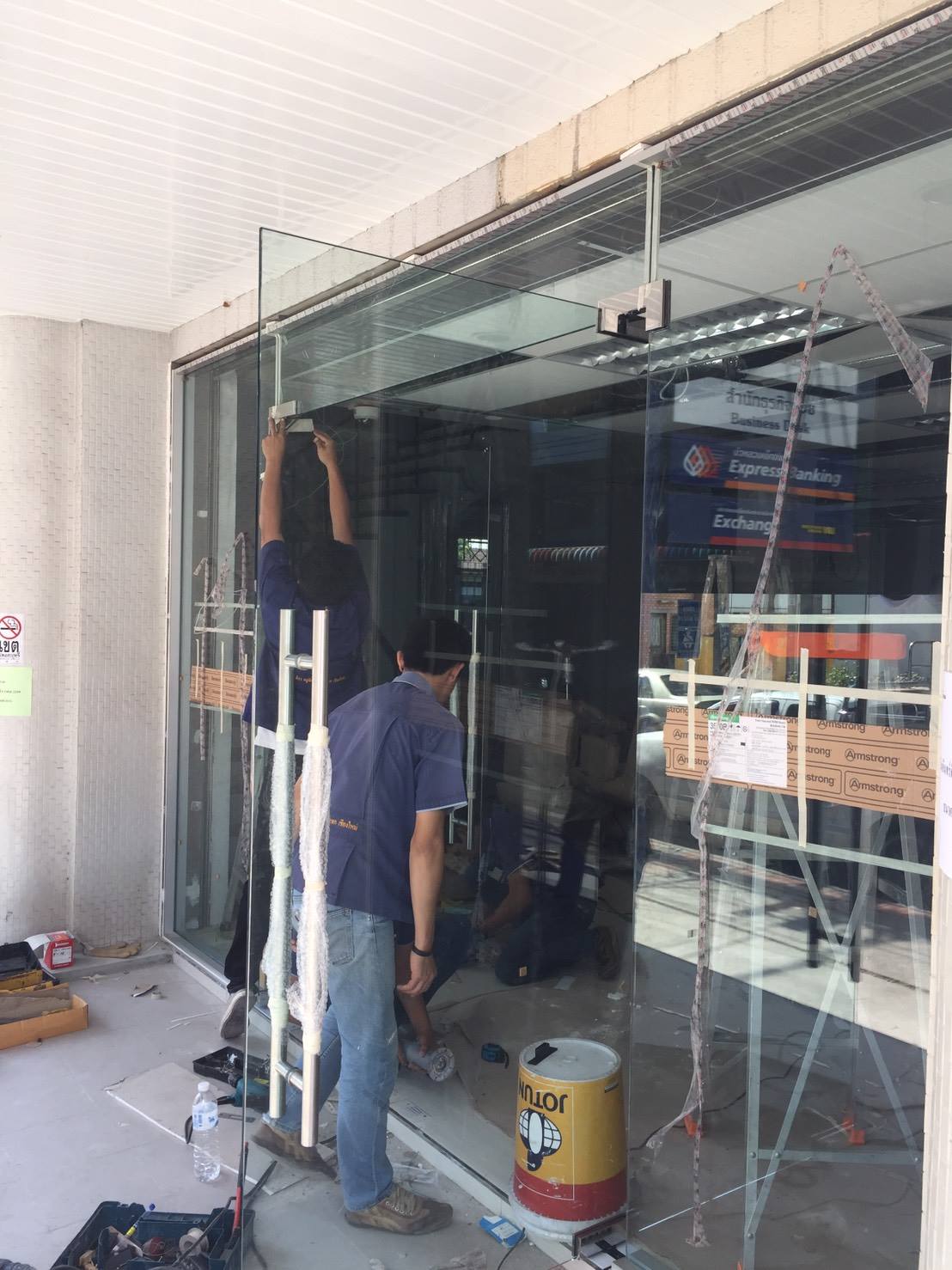 ติดตั้ง กระจกเทมเปอร์ ธนาคารกรุงเทพ สาขาแม่ฮ่องสอน