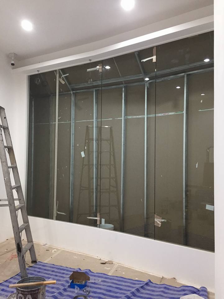 กระจกนิรภัยเทมเปอร์ หนา 12 มิลลิเมตร ​central festival