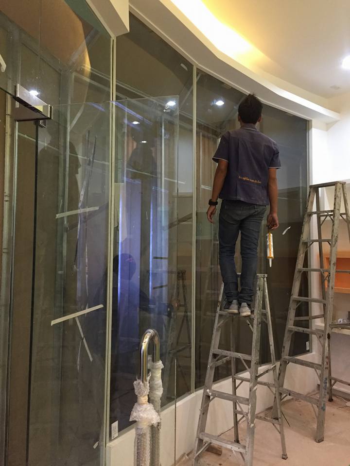 กระจกนิรภัยเทมเปอร์ หนา 12 มิลลิเมตร ​central festival