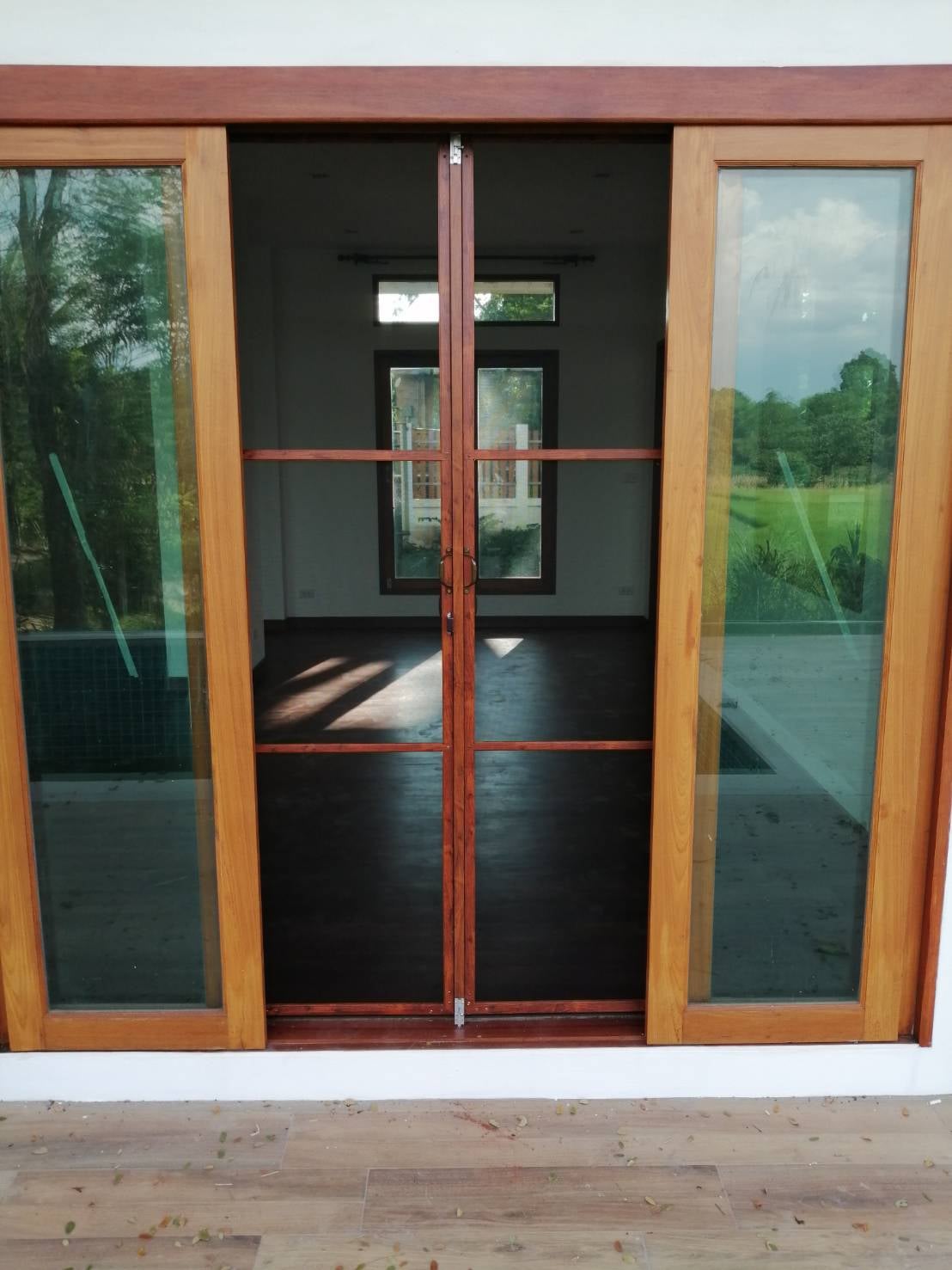 งานติดตั้งมุ้งจีบ เฟรมลายไม้สัก