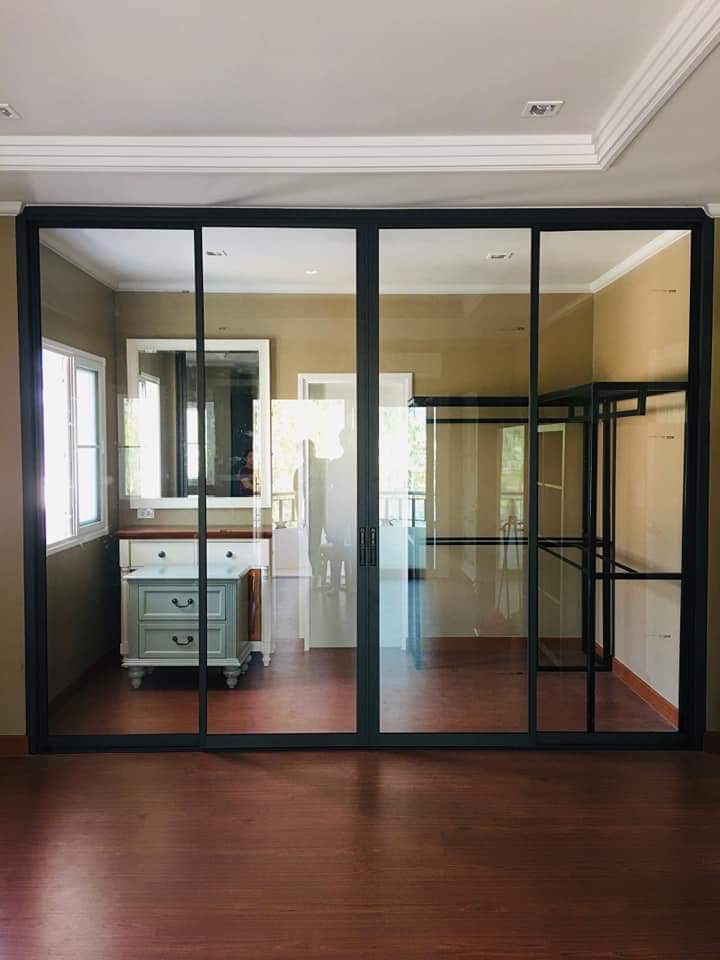 ติดตั้งประตูบานเลื่อน อลูมิเนียมสีเทาซาฮาร่า กระจกใส