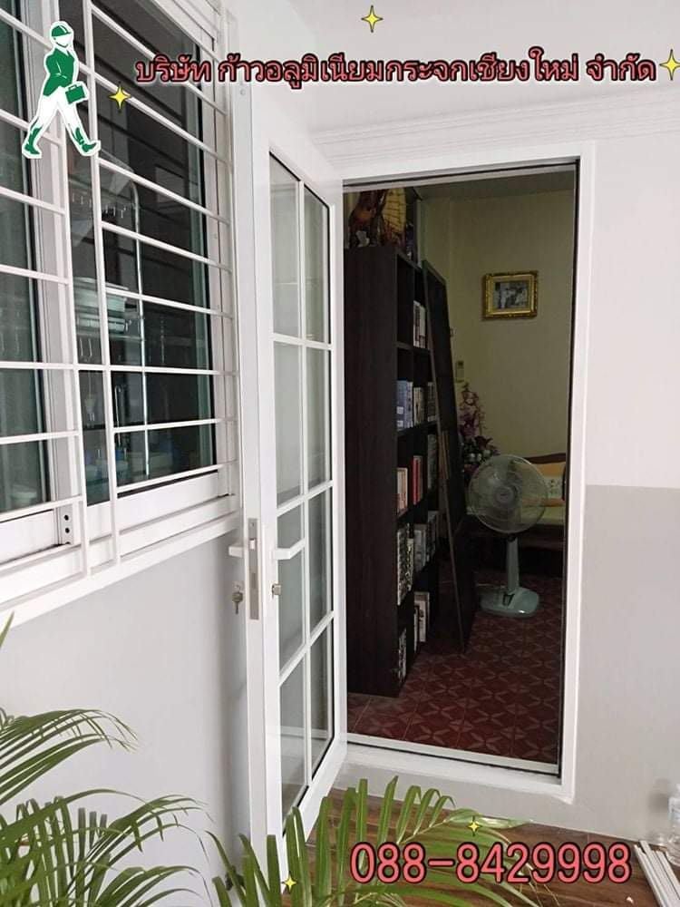 ประตูบานเปิดอลูมิเนียม  พร้อมแต่งเส้นลูกฟัก